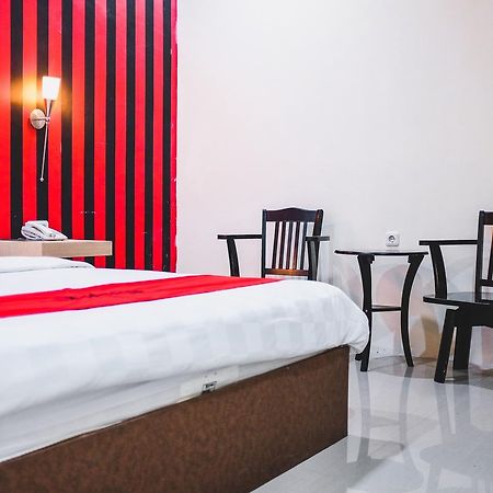 Reddoorz Plus Near Mall Panakukang 마카사르 외부 사진